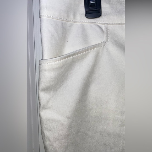 Women’s Chaps White Mid-Rise Capri Versatile Pants - Picture 6 of 8